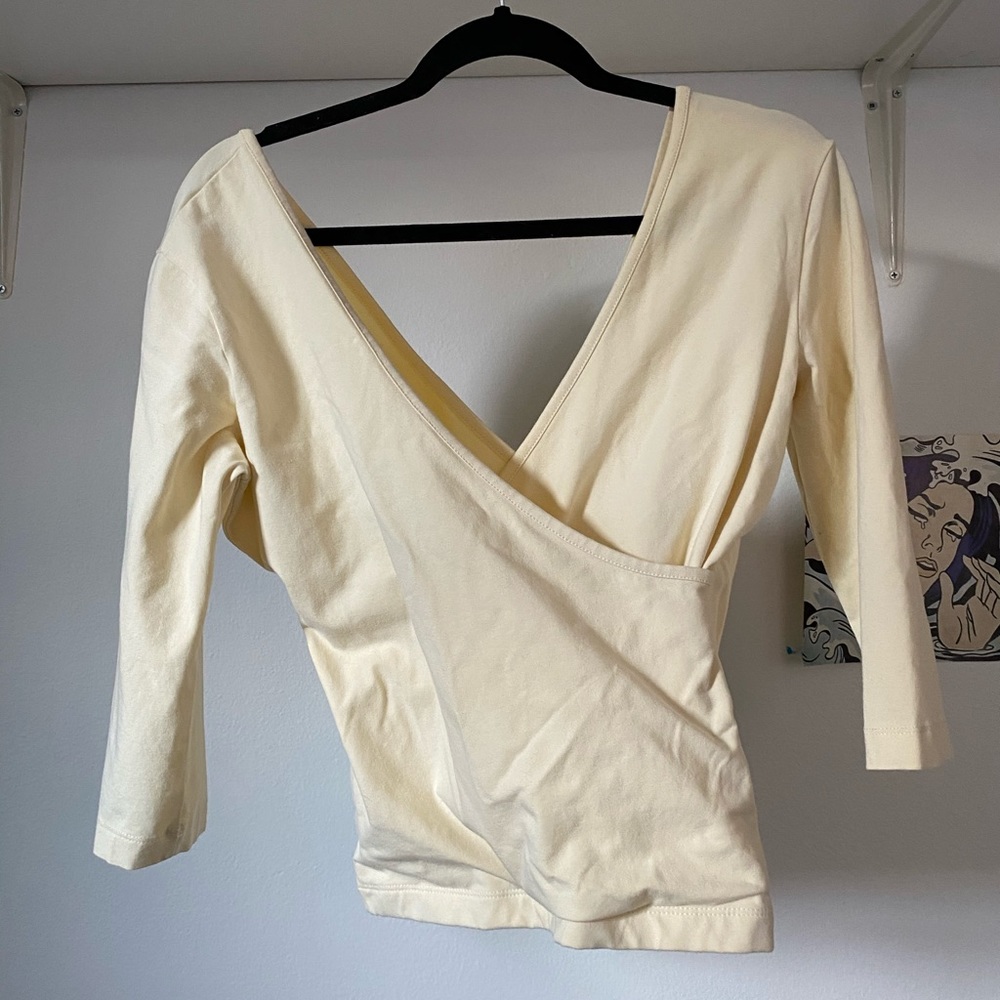 Light yellow cross top